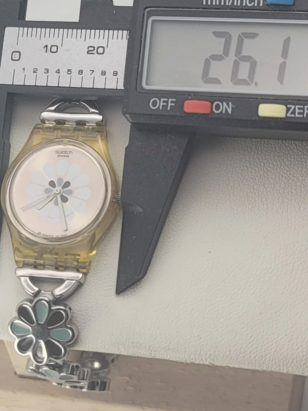 Vintage Swatch Daisy Touch LK245G Ladies Floral Dial Bracelet Watch 2003